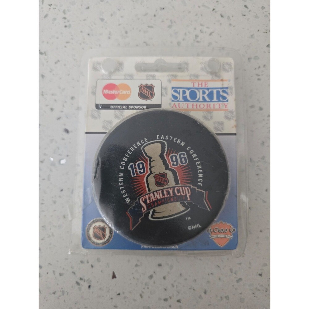 Vintage 1996 NHL Stanley Cup Champions Hockey Puck In Glas Co Sports Authority S